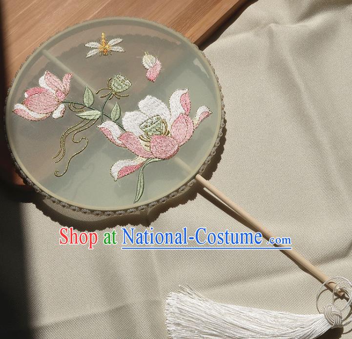 China Classical Embroidered Lotus Circular Fan Traditional Wedding Palace Fan Handmade Hanfu Light Green Silk Fan