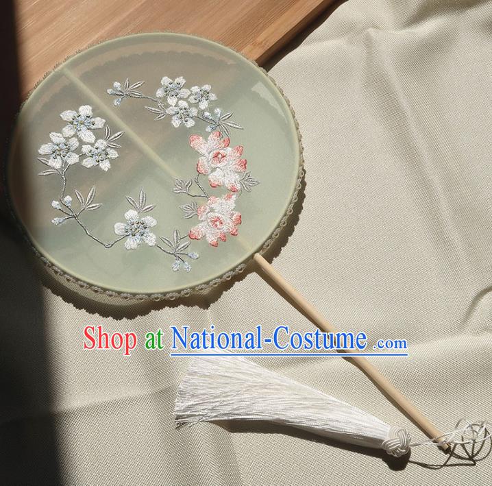 China Classical Embroidered Peach Blossom Circular Fan Traditional Wedding Palace Fan Handmade Hanfu Light Green Silk Fan