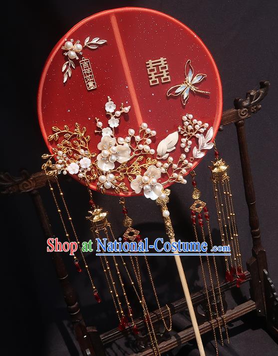 China Traditional Wedding Opal Dragonfly Fan Classical Hanfu Red Silk Fan Handmade Shell Flowers Palace Fan