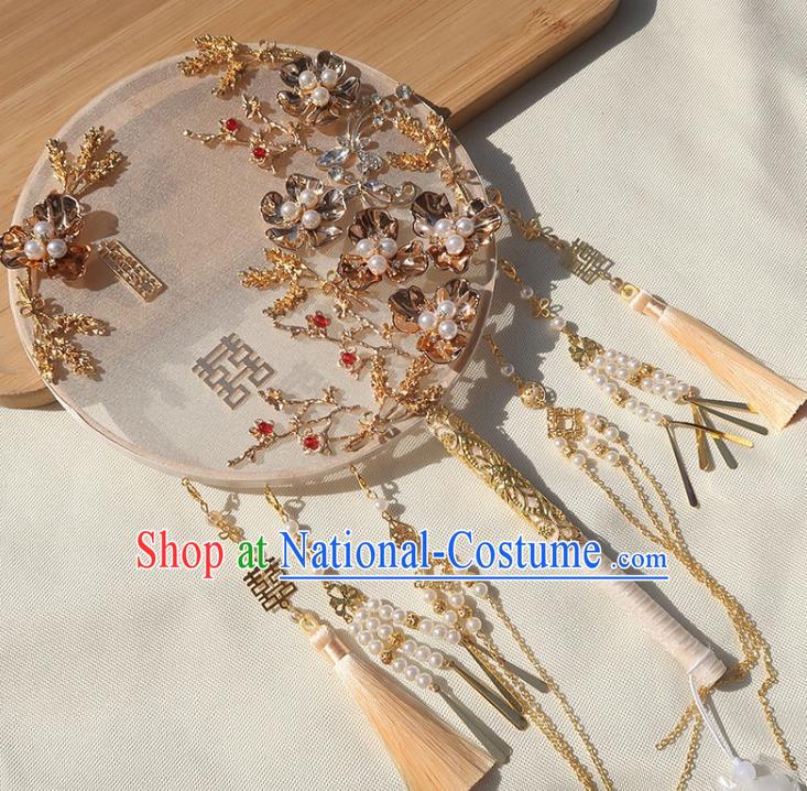 China Handmade Bride Plum Blossom Palace Fan Traditional Wedding Fan Classical Dance White Silk Fan