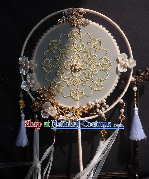 China Classical Wedding White Silk Fan Traditional Hanfu Fan Handmade Embroidered Palace Fan