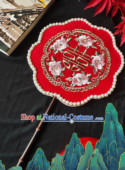 China Traditional Hanfu Fan Handmade Pearls Wedding Fan Embroidery Peony Red Silk Palace Fan