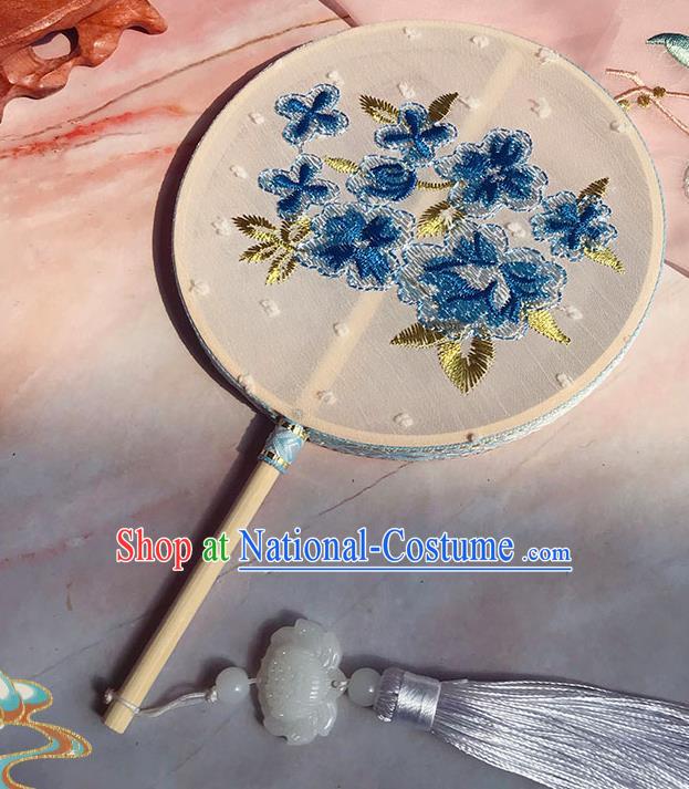 China Ancient Princess Palace Fan Handmade Wedding White Silk Fan Traditional Hanfu Embroidered Circular Fan