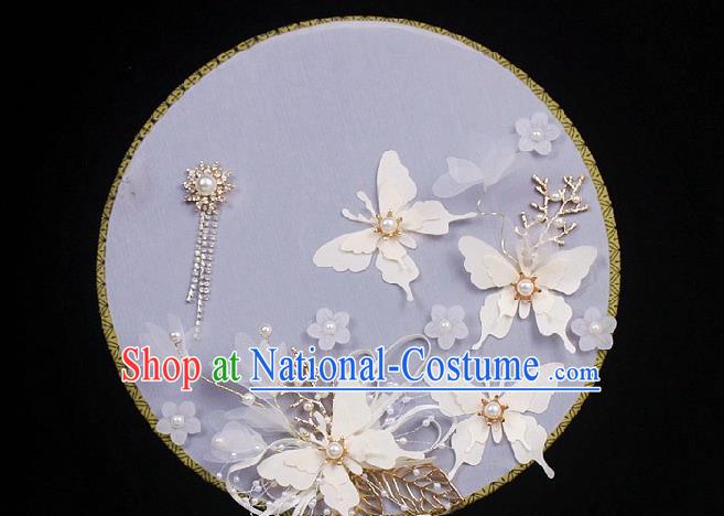 China Handmade White Butterfly Palace Fan Traditional Bride Circular Fan Wedding Silk Fan