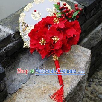 China Handmade Red Flowers Palace Fan Bride Circular Fan Traditional Wedding Xiuhe Suit Silk Fan