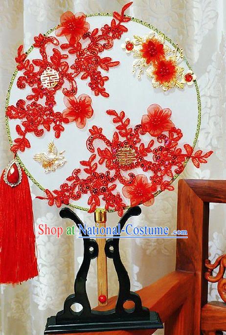 China Handmade Red Tassel Circular Fan Traditional Xiuhe Suit Silk Fan Wedding Bride Lace Palace Fan