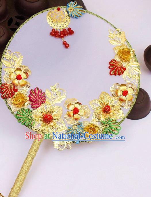 China Bride Golden Flowers Circular Fan Traditional Xiuhe Suit Silk Fan Handmade Wedding Palace Fan