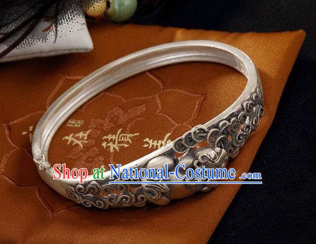 China Handmade Silver Carving Pi Xiu Bracelet Traditional Wristlet Bangle Jewelry