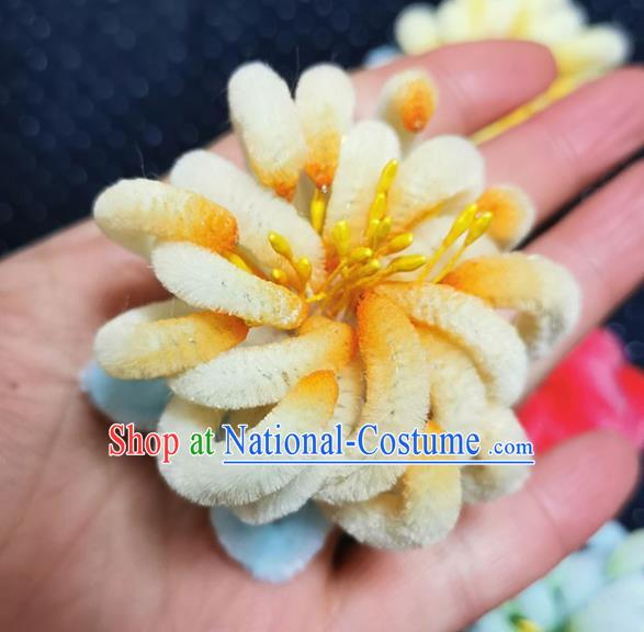 China Handmade Hair Stick Traditional Qing Dynasty Princess Hair Accessories Classical Velvet Yellow Chrysanthemum Hairpin