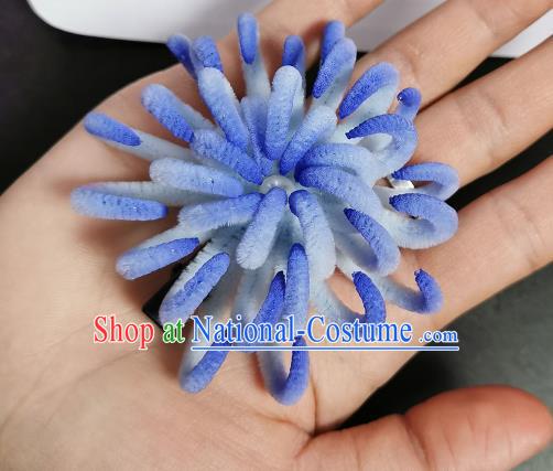 China Handmade Ancient Princess Hair Stick Ming Dynasty Blue Velvet Chrysanthemum Hair Claw