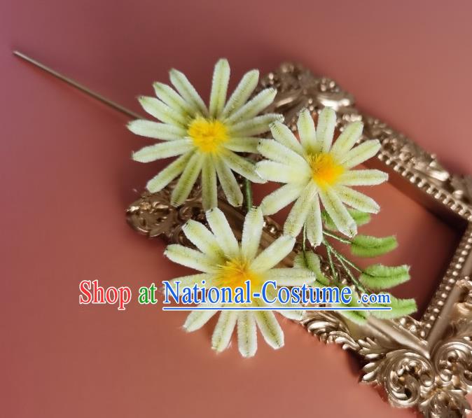 China Ancient Hanfu Velvet Daisy Hairpin Traditional Handmade Hair Accessories