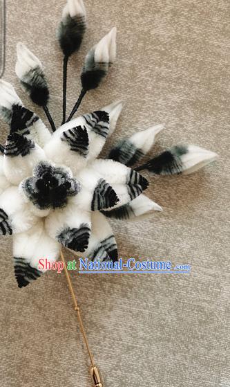 Handmade China Classical White Velvet Brooch Traditional Cheongsam Accessories