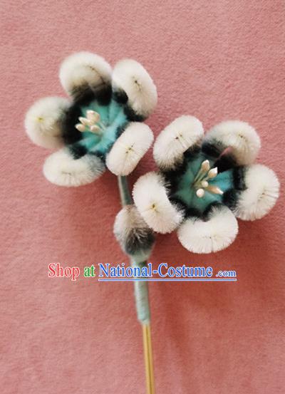 China Classical Hanfu Flowers Hair Stick Traditional Ancient Court Lady White Velvet Plum Blossom Hairpin