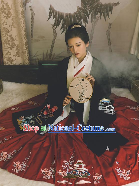 Traditional China Ming Dynasty Historical Clothing Ancient Noble Woman Embroidered Costumes