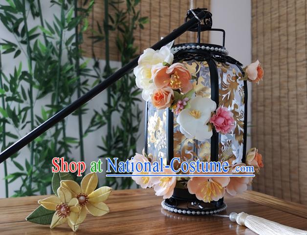 Handmade Chinese Spring Festival Lantern Traditional Silk Flowers Portable Lamp