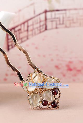 China Classical Golden Hair Stick Traditional Cheongsam Hair Accessories Handmade Garnet Beads Hairpin