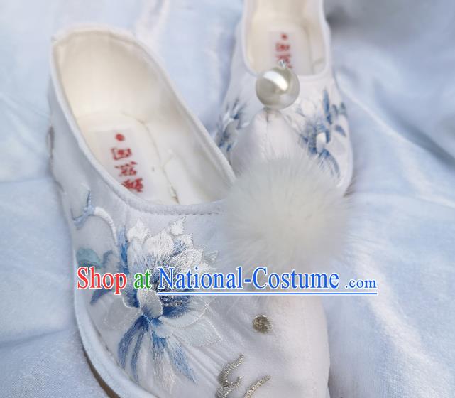 Handmade Chinese Traditional Ming Dynasty Princess Shoes Embroidered Epiphyllum Shoes White Satin Shoes