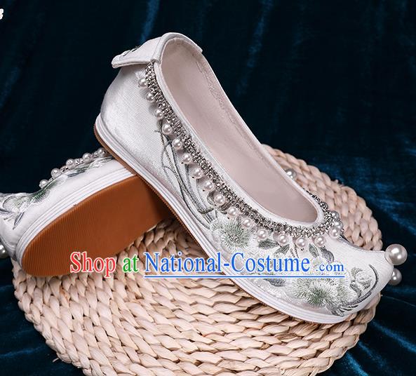 Chinese Handmade White Satin Shoes Hanfu Pearls Shoes Traditional Embroidered Peach Blossom Shoes