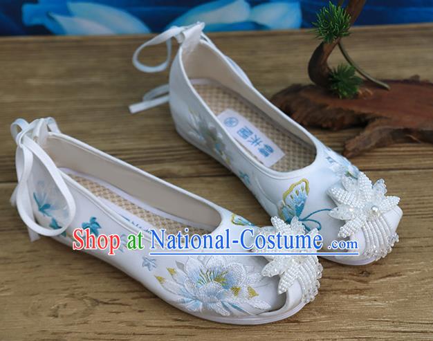 Chinese Traditional Hanfu White Cloth Shoes Ancient Princess Shoes Embroidered Epiphyllum Shoes