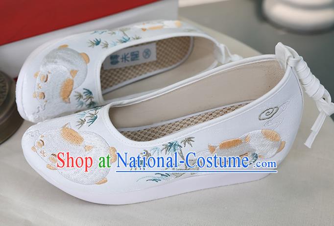 Chinese Traditional Ming Dynasty Shoes Ancient Princess Shoes Embroidered White Shoes