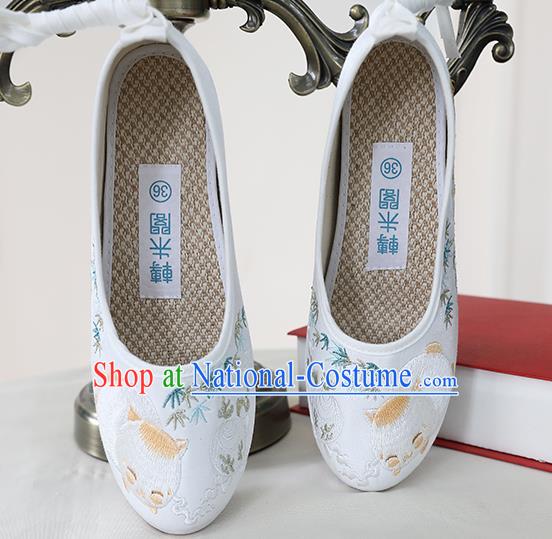 Chinese Traditional Ming Dynasty Shoes Ancient Princess Shoes Embroidered White Shoes