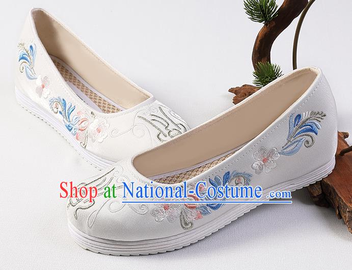 Chinese Classical Embroidered White Shoes Traditional Wedding Shoes Handmade Hanfu Shoes