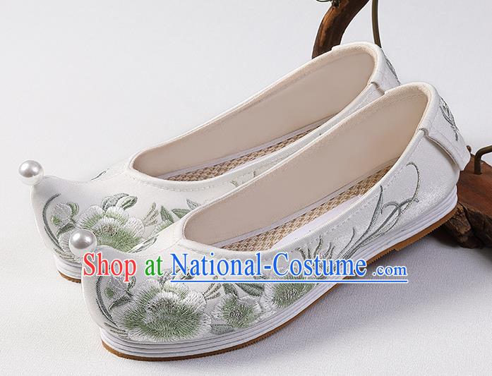 Chinese Classical Embroidered Begonia Shoes Traditional Women Shoes Handmade Hanfu White Cloth Shoes