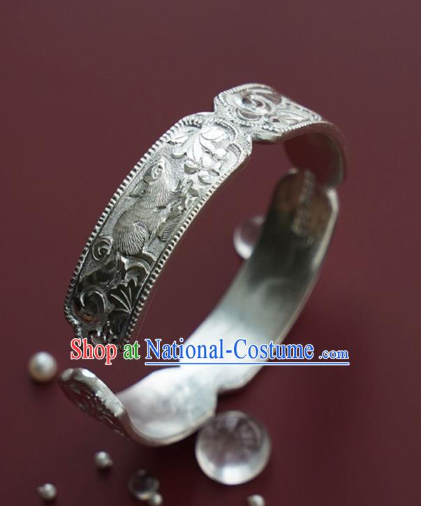 China Traditional National Carving Squirrel Grape Bangle Jewelry Handmade Silver Bracelet Accessories