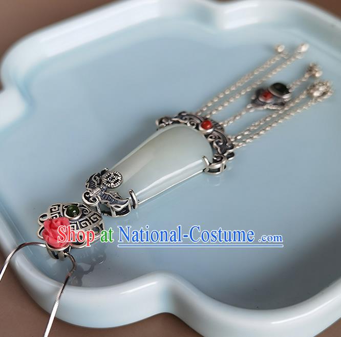 Chinese Classical Jade Brooch Handmade National Silver Tassel Breastpin Pendant Cheongsam Jewelry Accessories