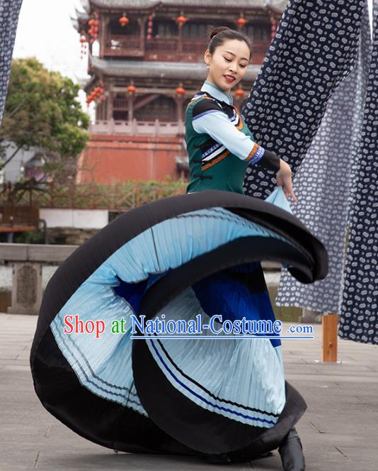 China Traditional Yi Nationality Folk Dance Clothing Ethnic Women Dance Outfits