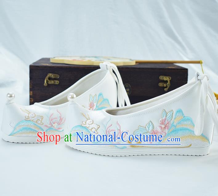 China National White Embroidered Shoes Traditional Ming Dynasty Hanfu Shoes Ancient Princess Shoes