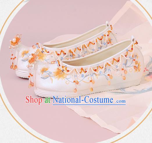 China Traditional National Shoes Classical Beads Tassel Shoes Embroidered Shoes