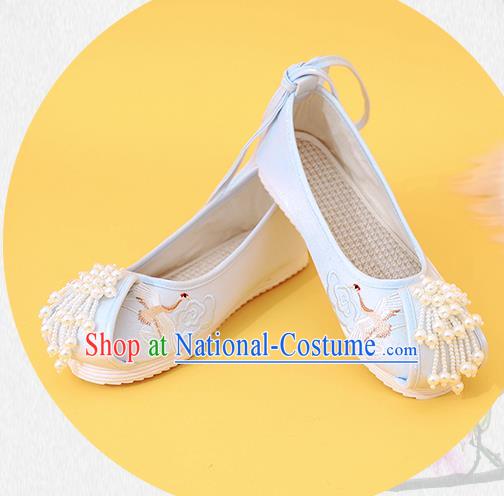 China Classical Beads Tassel Shoes Embroidered Epiphyllum Shoes Traditional National Shoes