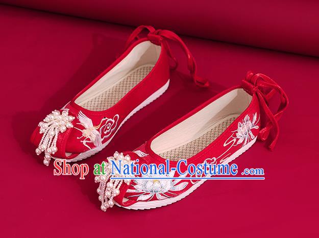 China Red Embroidered Epiphyllum Shoes Traditional National Cloth Shoes Classical Beads Tassel Shoes