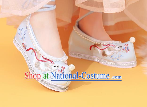 China Classical Beads Shoes Embroidered Fox Shoes Traditional National White Cloth Shoes