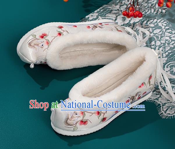 China White Cloth Shoes National Winter Shoes Traditional Hanfu Shoes Embroidered Squirrel Shoes