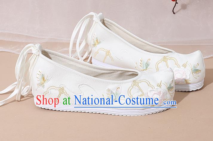 China Song Dynasty Noble Woman Embroidered Shoes National White Cloth Shoes Traditional Ancient Princess Hanfu Shoes