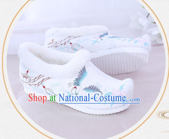 China National Winter Shoes Traditional White Cloth Shoes Embroidered Crane Shoes