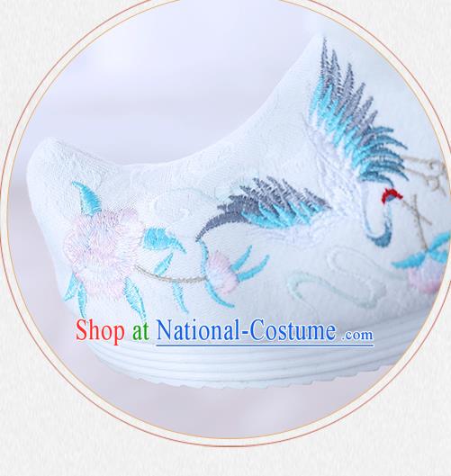 China National Winter Shoes Traditional White Cloth Shoes Embroidered Crane Shoes