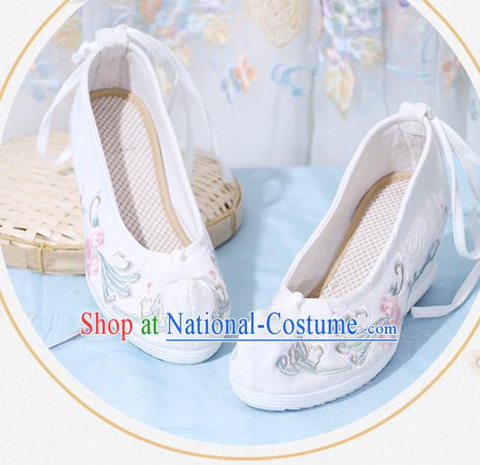 China Embroidered Shoes National Wedge Heel Shoes Traditional White Cloth Shoes