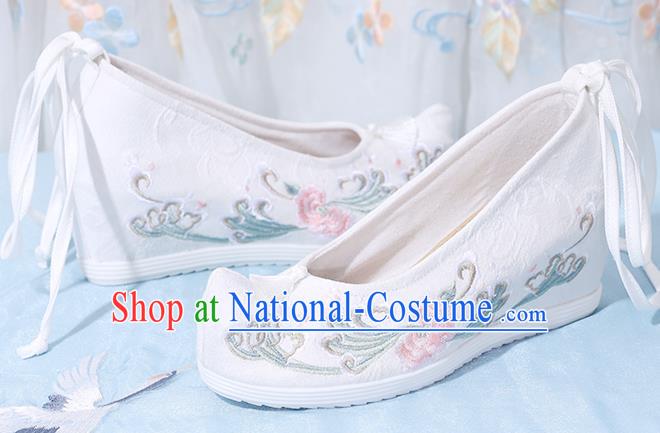 China Embroidered Shoes National Wedge Heel Shoes Traditional White Cloth Shoes