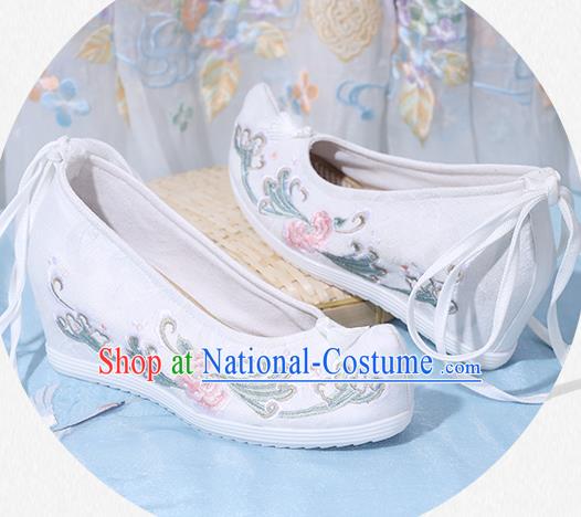 China Embroidered Shoes National Wedge Heel Shoes Traditional White Cloth Shoes