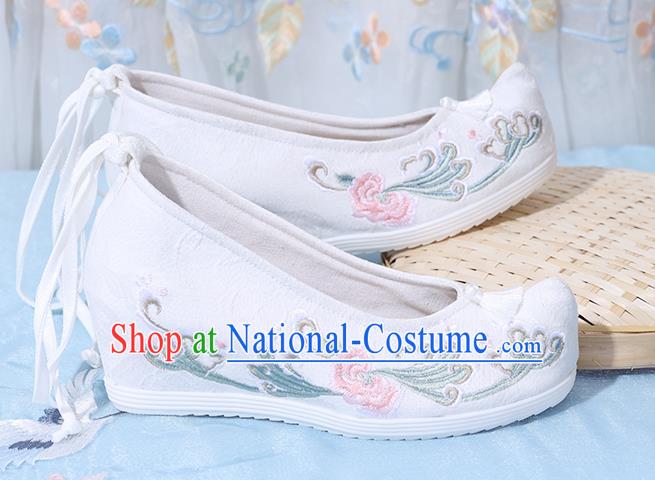 China Embroidered Shoes National Wedge Heel Shoes Traditional White Cloth Shoes