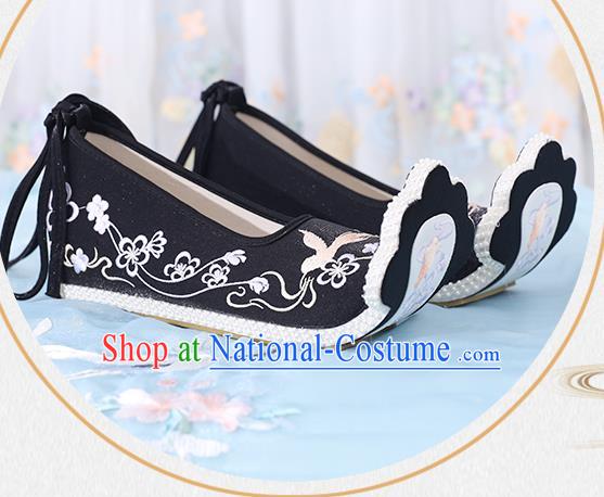 China Traditional Tang Dynasty Court Black Cloth Shoes Ancient Princess Embroidered Shoes