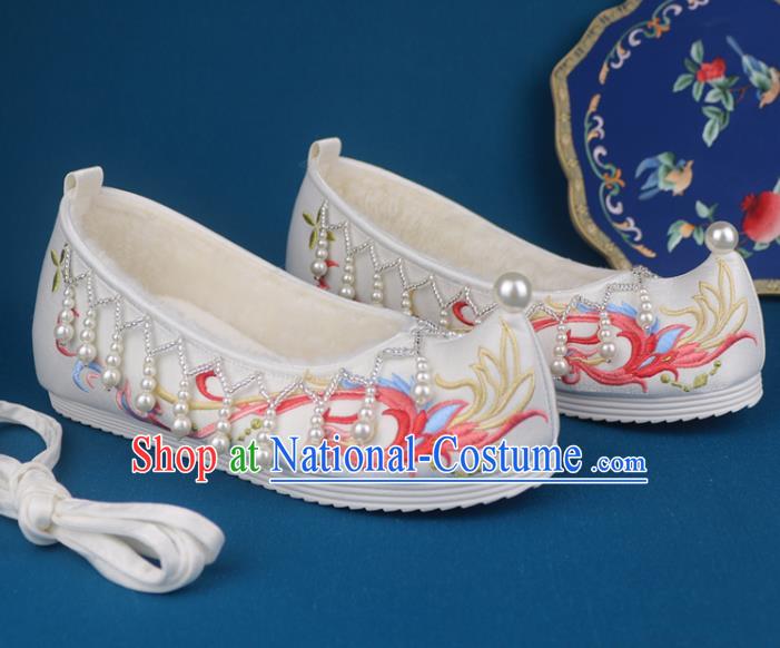 China Traditional Beads Tassel Shoes Ming Dynasty Shoes Ancient Princess Embroidered White Cloth Shoes