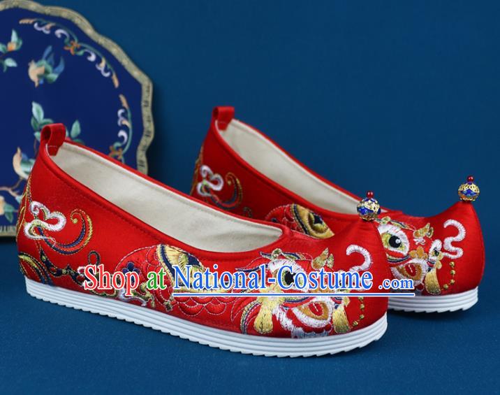 China Traditional Wedding Red Cloth Shoes Ming Dynasty Shoes Embroidered Lion Shoes