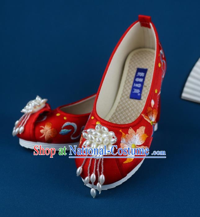 China Embroidered Shoes Traditional Wedding Red Cloth Shoes Pearls Tassel Shoes