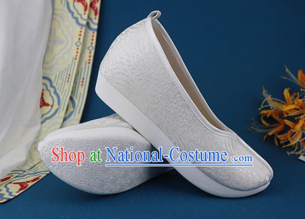 China Ancient Princess Shoes Traditional Ming Dynasty White Brocade Shoes