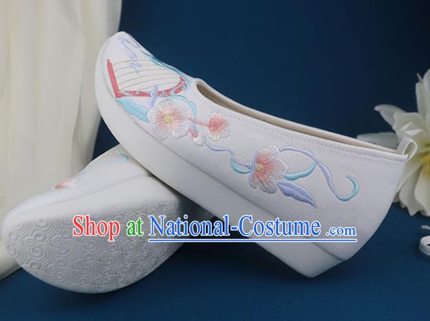 China Traditional Ming Dynasty Shoes Classical Dance Shoes Embroidered White Shoes