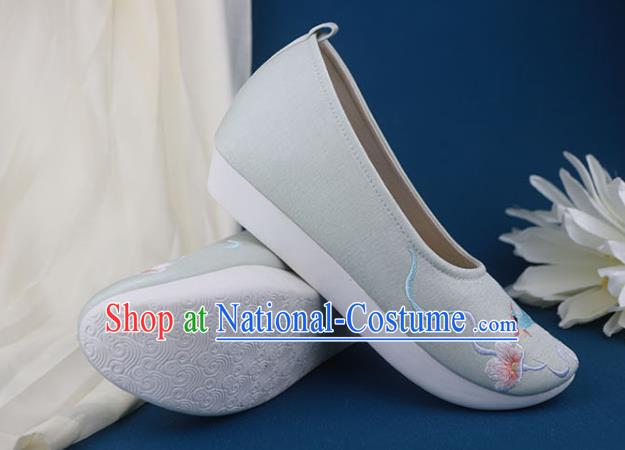 China National Embroidered Shoes Traditional Ming Dynasty Shoes Classical Dance Shoes Light Green Shoes